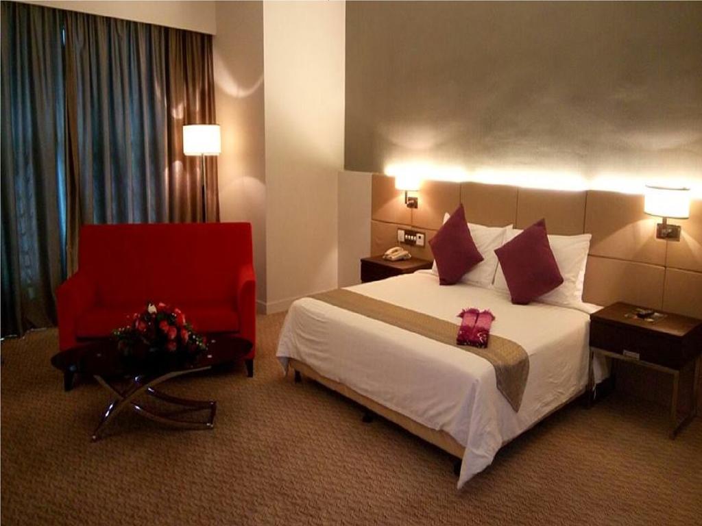 Raia & Convention Centre Hotel