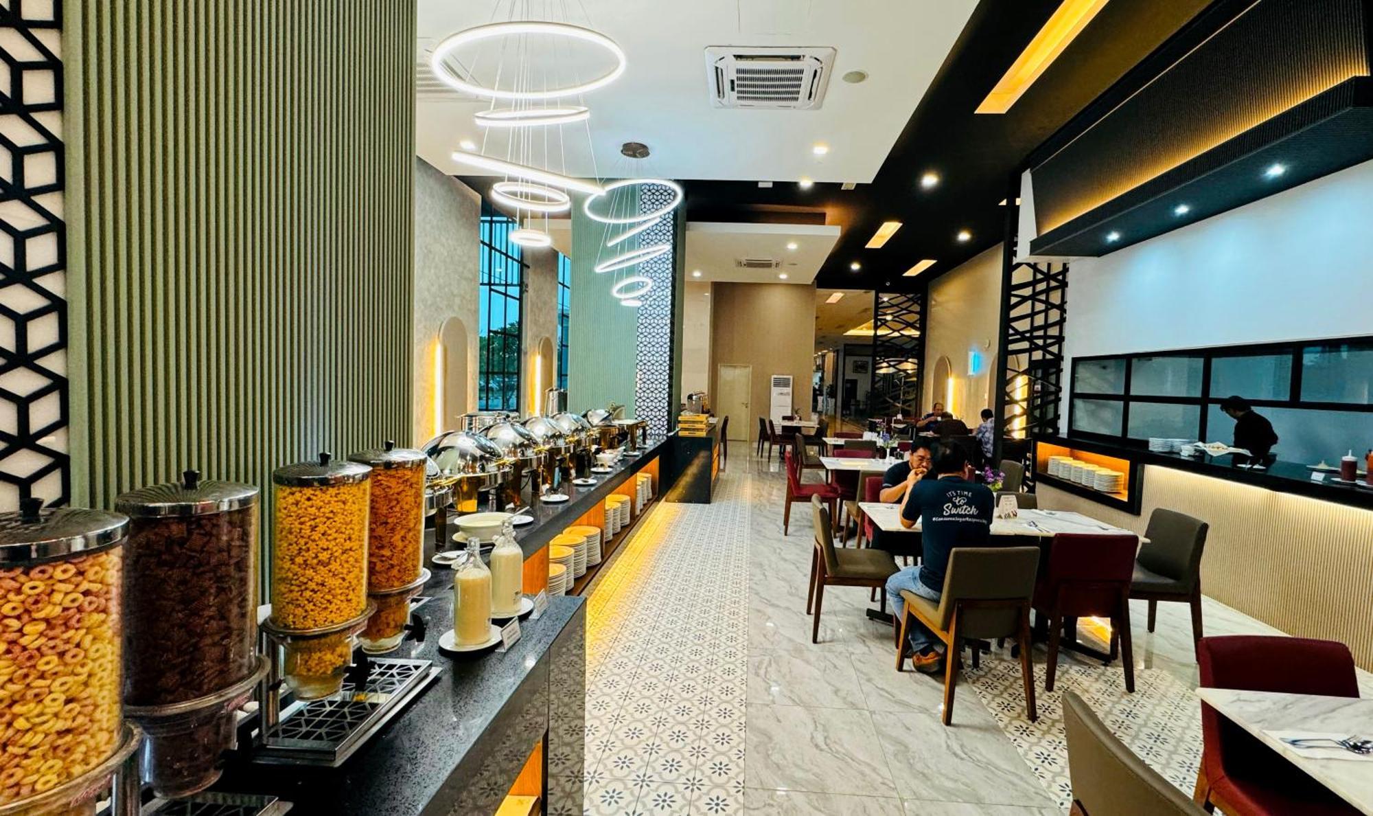 Hotel Raia & Convention Centre 4*