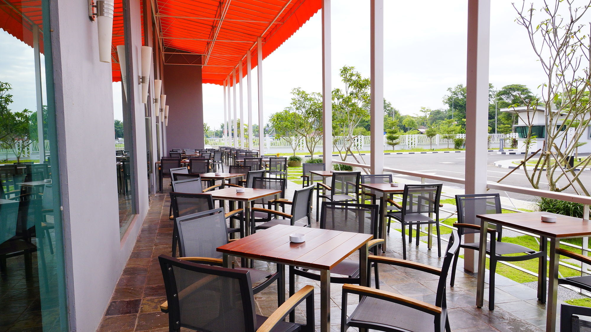 Raia & Convention Centre Hotel